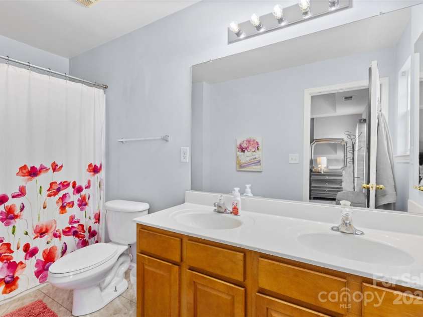 9775 Mallard Glen Drive, Charlotte, NC 28262.  MLS# CAR4259043, YatesRealty ID 19045. 