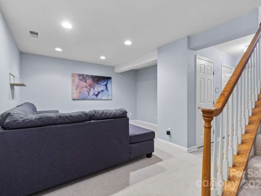 9775 Mallard Glen Drive, Charlotte, NC 28262.  MLS# CAR4259043, YatesRealty ID 19045. 