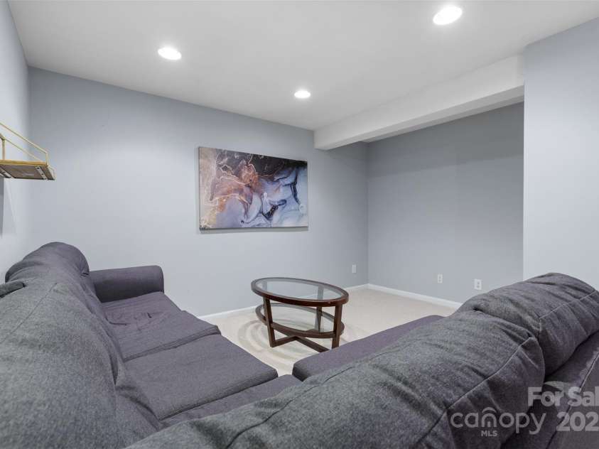 9775 Mallard Glen Drive, Charlotte, NC 28262.  MLS# CAR4259043, YatesRealty ID 19045. 