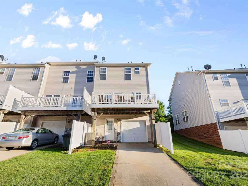 9775 Mallard Glen Drive, Charlotte, NC 28262.  MLS# CAR4259043, YatesRealty ID 19045. 