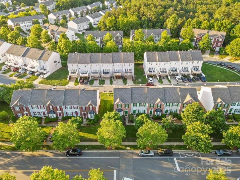 9775 Mallard Glen Drive, Charlotte, NC 28262.  MLS# CAR4259043, YatesRealty ID 19045. 