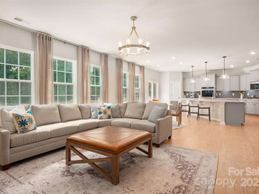 13025 Cinnamon Fern Lane, Charlotte, NC 28227.  MLS# CAR4261484, YatesRealty ID 19047. Spacious Open Floorplan