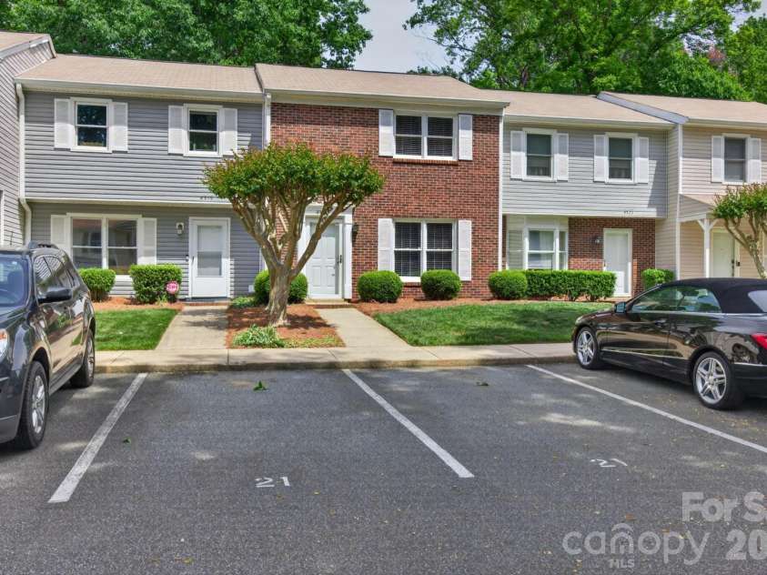 4321 Baylor Street, Greensboro, NC 27455.  MLS# CAR4378794, YatesRealty ID 19047. 