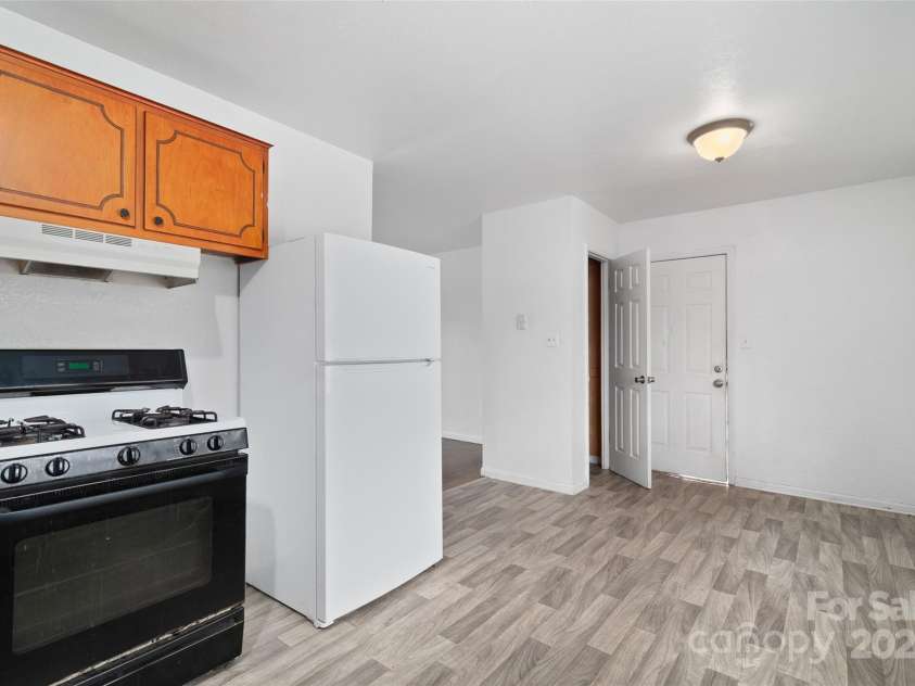 279 State Street, Asheville, NC 28806.  MLS# CAR4237873, YatesRealty ID 19048. 