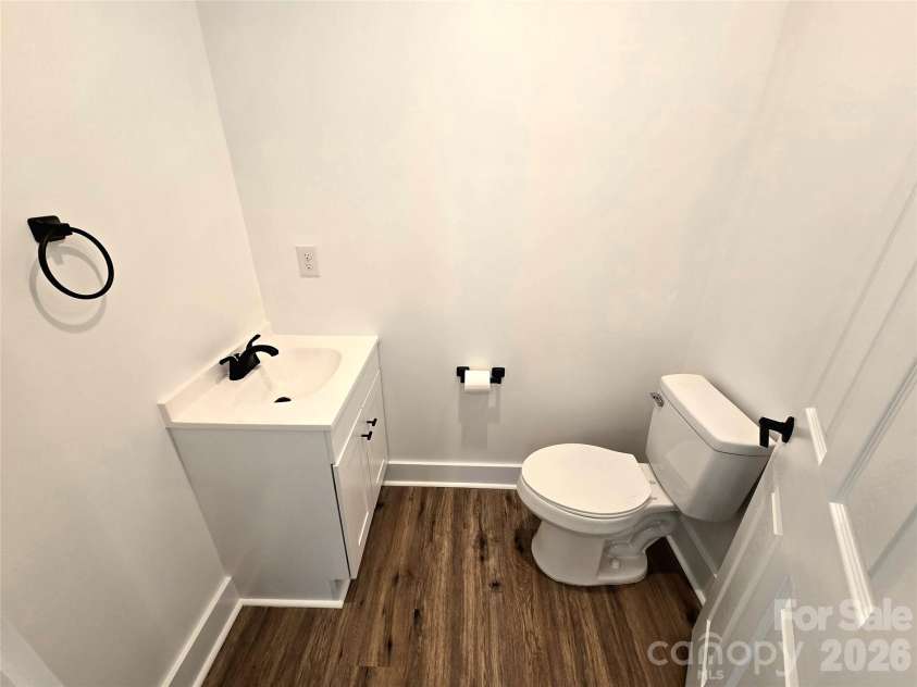 813 Highland Avenue, Hickory, NC 28602.  MLS# CAR4377576, YatesRealty ID 19048. 1/2 Bath