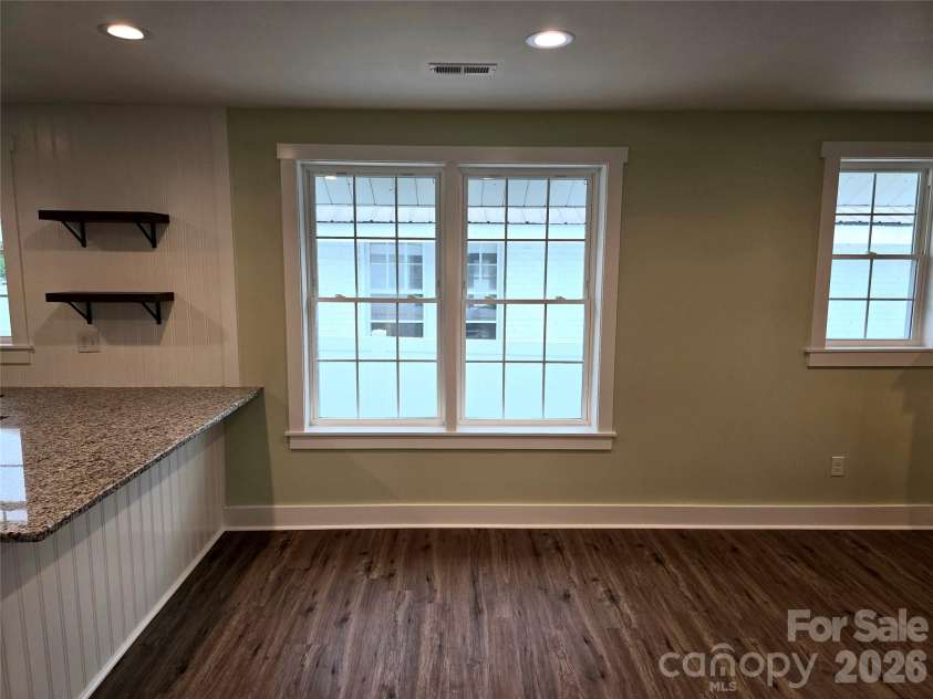 813 Highland Avenue, Hickory, NC 28602.  MLS# CAR4377576, YatesRealty ID 19048. Dining