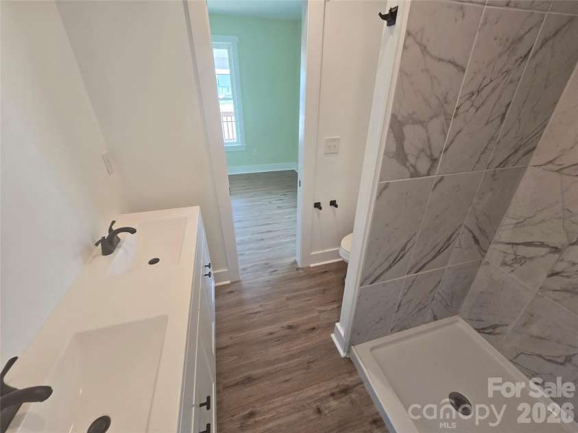 813 Highland Avenue, Hickory, NC 28602.  MLS# CAR4377576, YatesRealty ID 19048. Full Bath