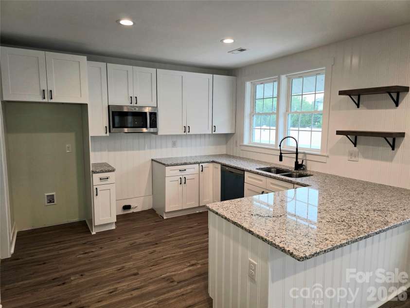 813 Highland Avenue, Hickory, NC 28602.  MLS# CAR4377576, YatesRealty ID 19048. Kitchen