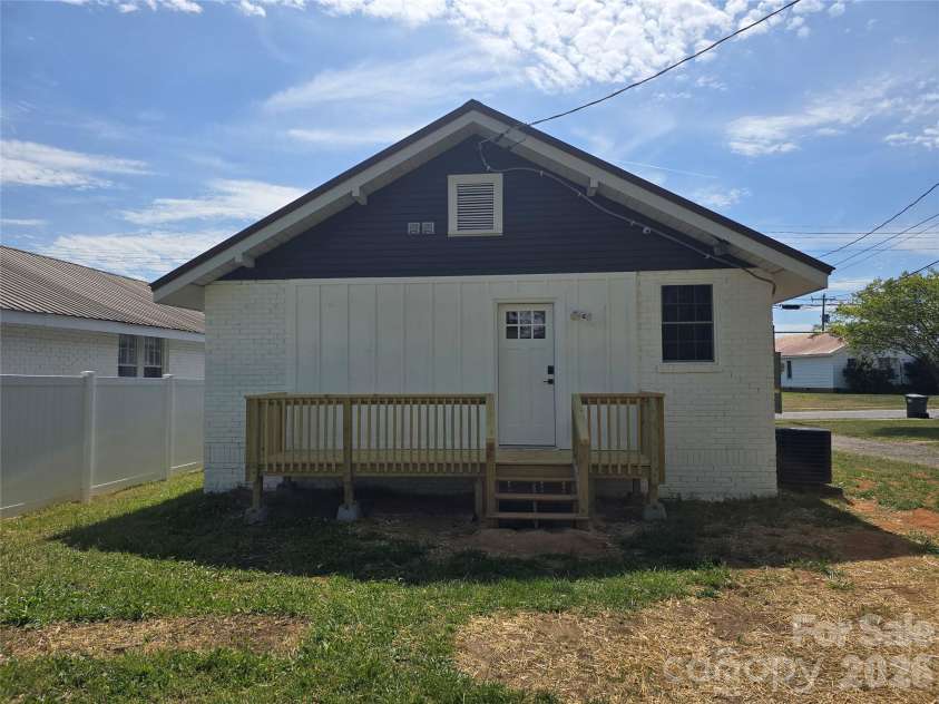 813 Highland Avenue, Hickory, NC 28602.  MLS# CAR4377576, YatesRealty ID 19048. Rear