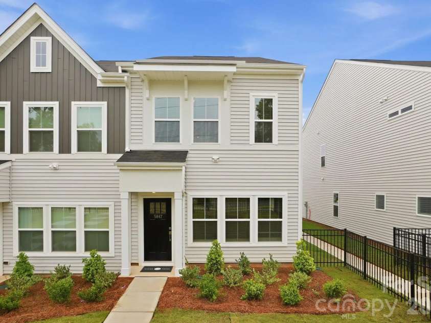 5847 Tuckaseegee Road, Charlotte, NC 28208.  MLS# CAR4433011, YatesRealty ID 1905. 