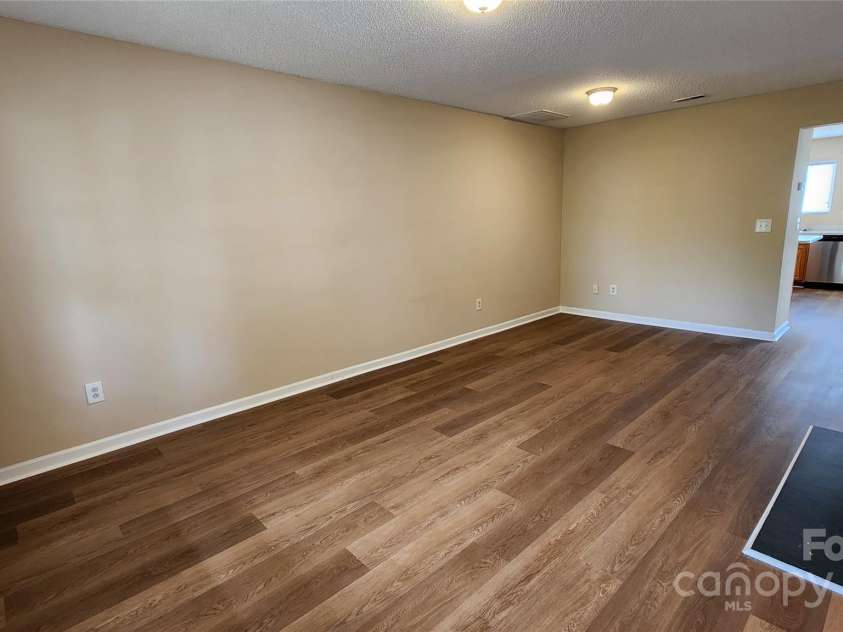 3208 Barons Court Road, Charlotte, NC 28213.  MLS# CAR4265880, YatesRealty ID 19050. 
