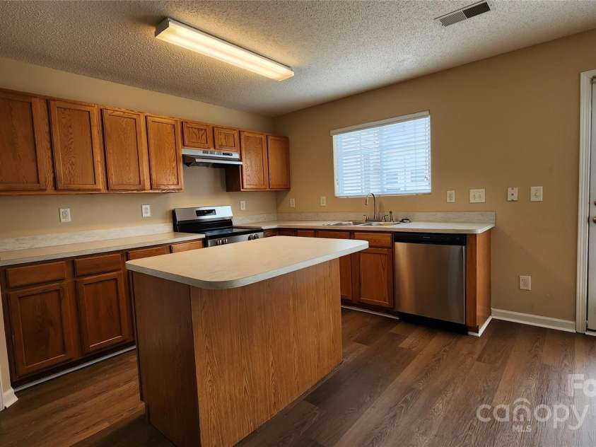 3208 Barons Court Road, Charlotte, NC 28213.  MLS# CAR4265880, YatesRealty ID 19050. 