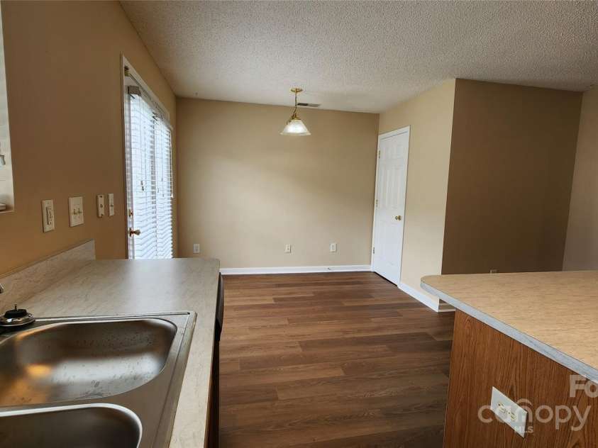 3208 Barons Court Road, Charlotte, NC 28213.  MLS# CAR4265880, YatesRealty ID 19050. 