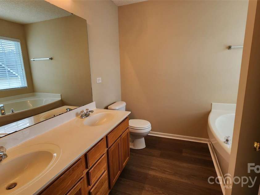 3208 Barons Court Road, Charlotte, NC 28213.  MLS# CAR4265880, YatesRealty ID 19050. 