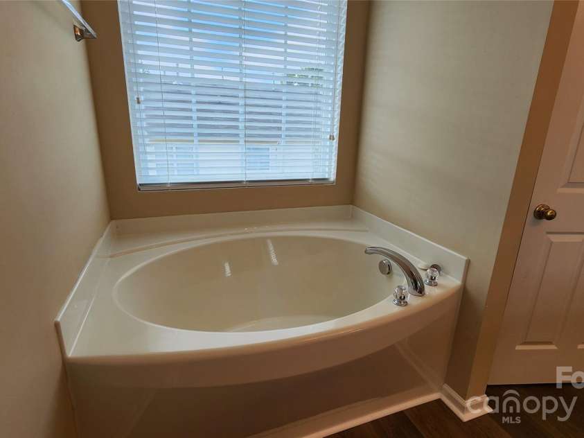 3208 Barons Court Road, Charlotte, NC 28213.  MLS# CAR4265880, YatesRealty ID 19050. 