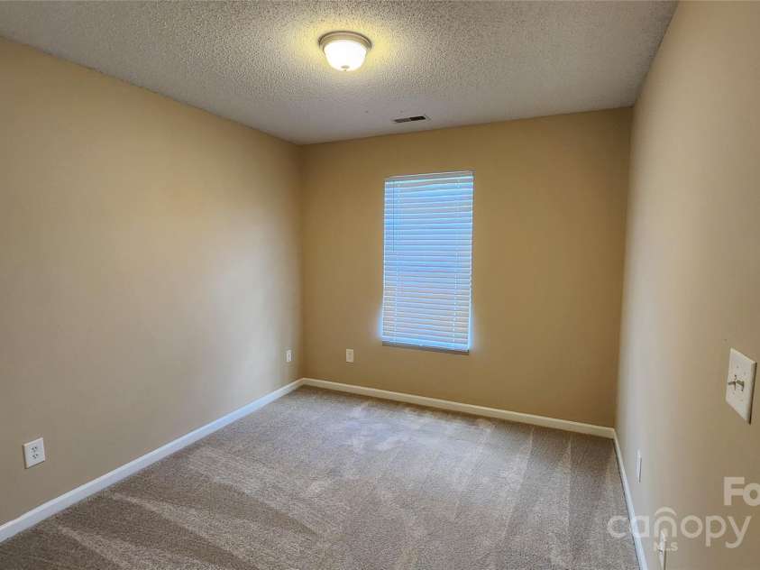 3208 Barons Court Road, Charlotte, NC 28213.  MLS# CAR4265880, YatesRealty ID 19050. 