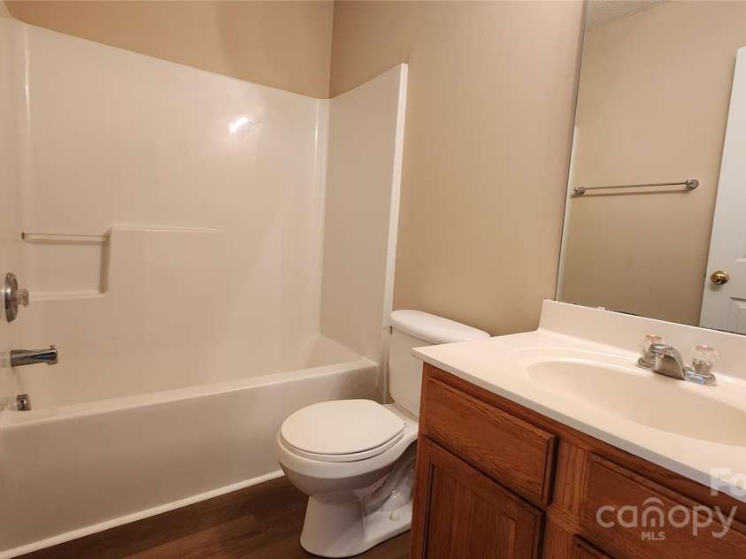 3208 Barons Court Road, Charlotte, NC 28213.  MLS# CAR4265880, YatesRealty ID 19050. 