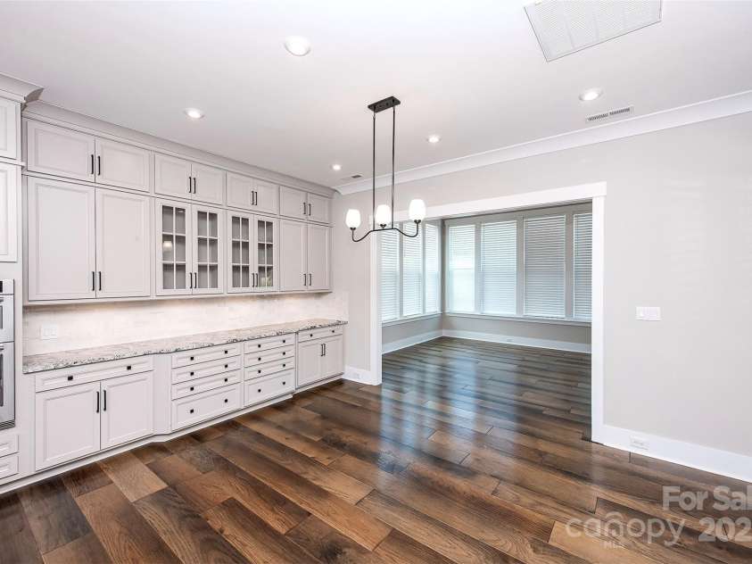 720 Cavesson Way, Monroe, NC 28110.  MLS# CAR4260471, YatesRealty ID 19053. Breakfast area