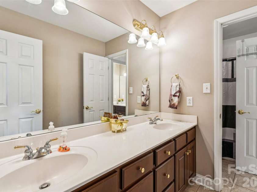 3001 Cardigan Court, Matthews, NC 28104.  MLS# CAR4367086, YatesRealty ID 19055. 