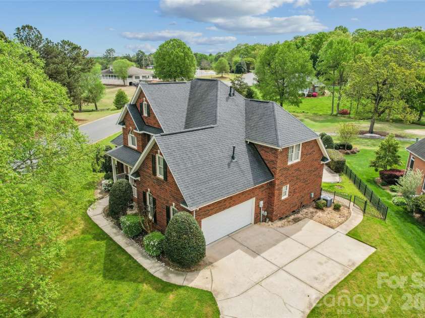 3001 Cardigan Court, Matthews, NC 28104.  MLS# CAR4367086, YatesRealty ID 19055. 