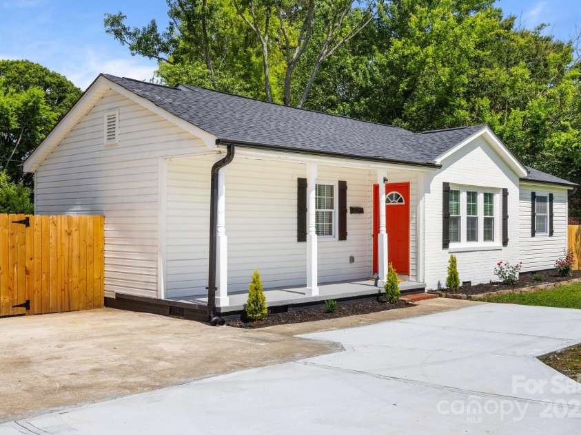 1319 Mt Gallant Road, Rock Hill, SC 29732.  MLS# CAR4267215, YatesRealty ID 19056. 