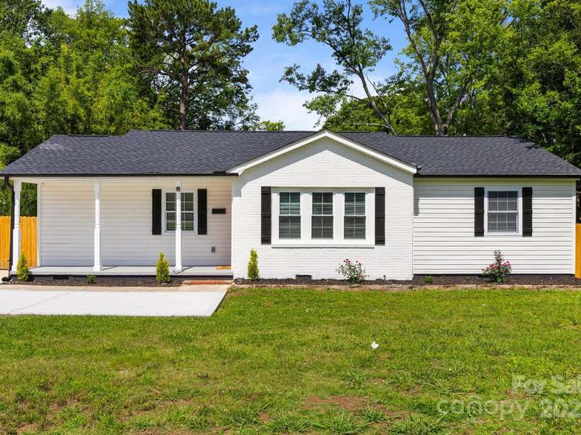 1319 Mt Gallant Road, Rock Hill, SC 29732.  MLS# CAR4267215, YatesRealty ID 19056. 