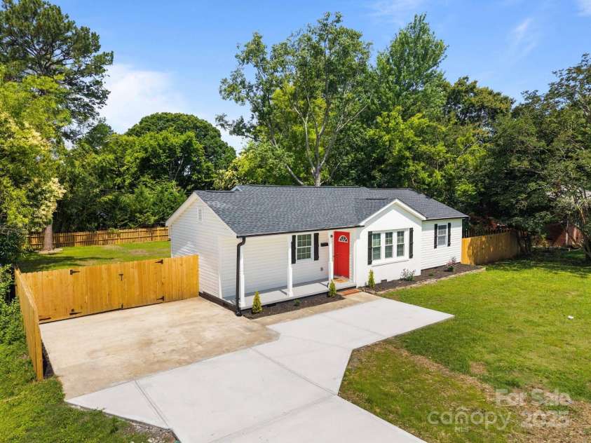 1319 Mt Gallant Road, Rock Hill, SC 29732.  MLS# CAR4267215, YatesRealty ID 19056. 