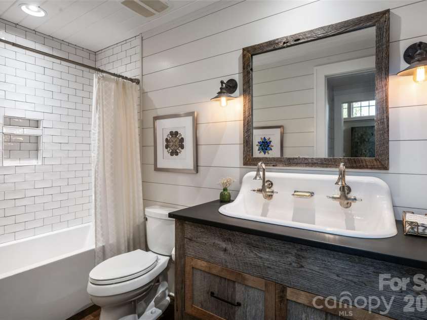 18 Fairsted Drive, Asheville, NC 28803.  MLS# CAR4377643, YatesRealty ID 19057. 