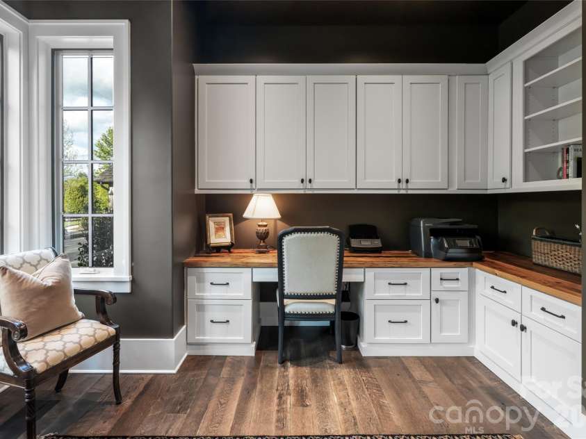 18 Fairsted Drive, Asheville, NC 28803.  MLS# CAR4377643, YatesRealty ID 19057. 
