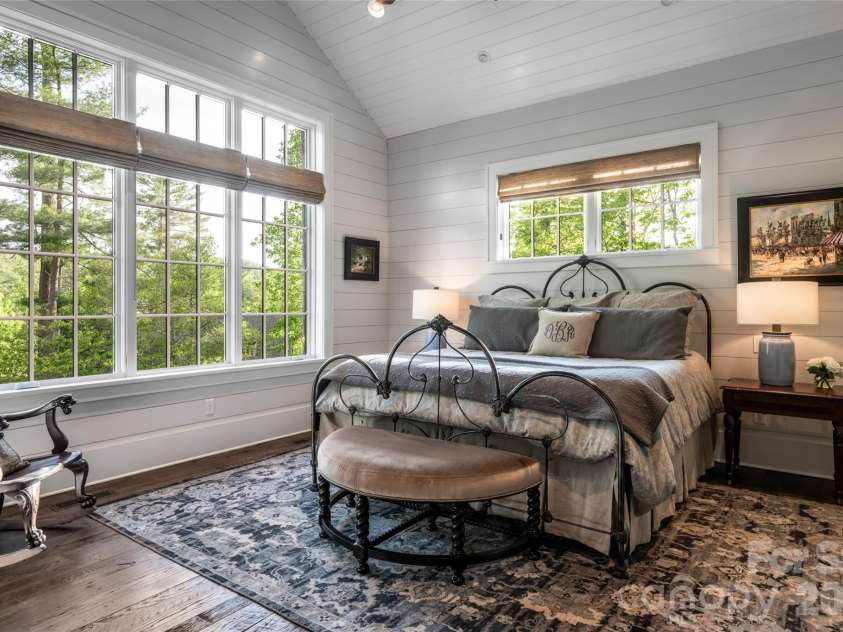 18 Fairsted Drive, Asheville, NC 28803.  MLS# CAR4377643, YatesRealty ID 19057. 