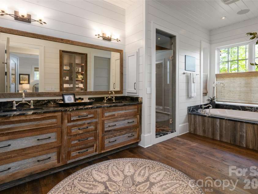 18 Fairsted Drive, Asheville, NC 28803.  MLS# CAR4377643, YatesRealty ID 19057. 