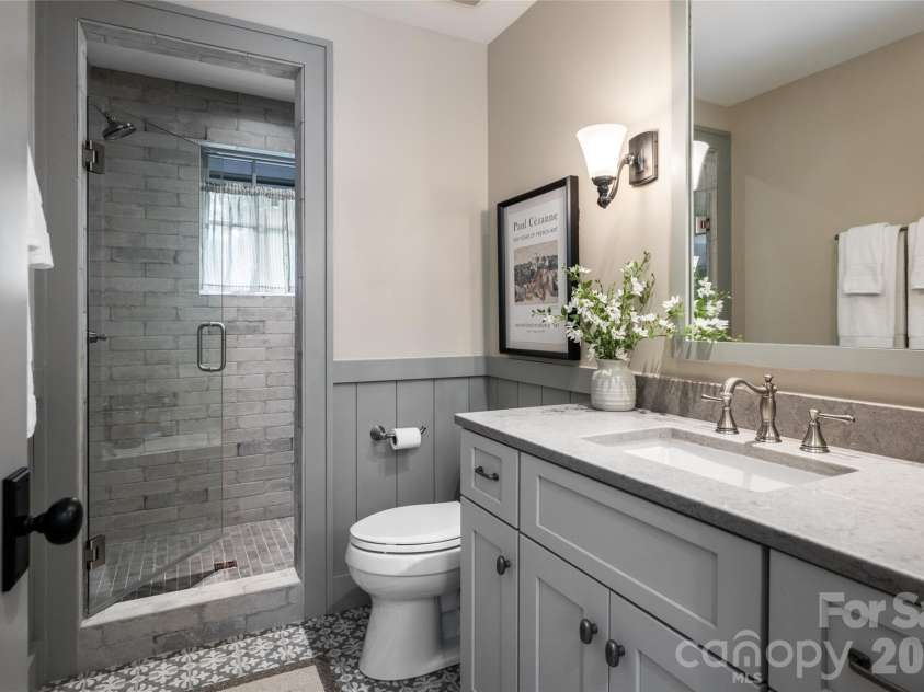 18 Fairsted Drive, Asheville, NC 28803.  MLS# CAR4377643, YatesRealty ID 19057. 