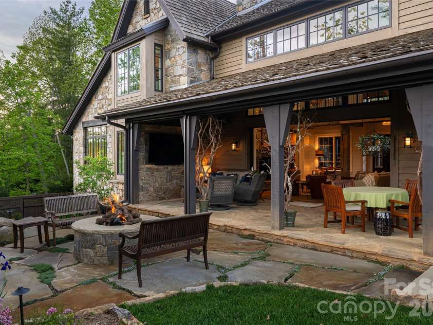 18 Fairsted Drive, Asheville, NC 28803.  MLS# CAR4377643, YatesRealty ID 19057. 