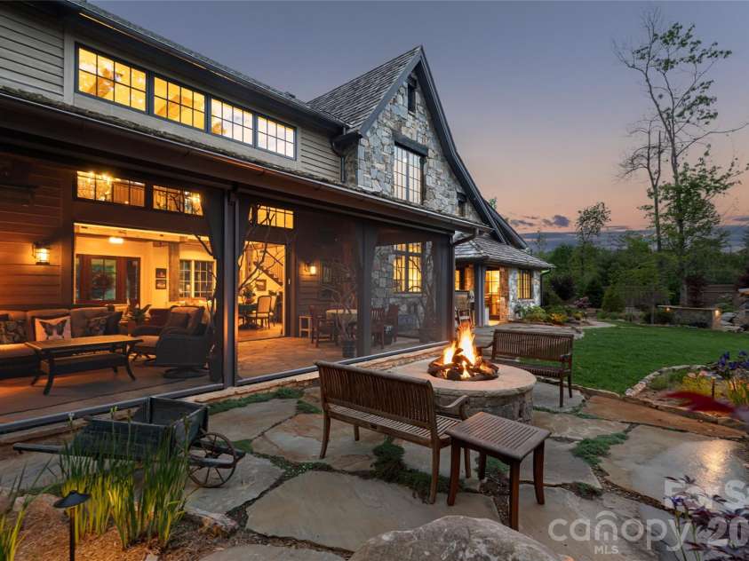 18 Fairsted Drive, Asheville, NC 28803.  MLS# CAR4377643, YatesRealty ID 19057. 