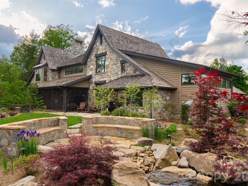 18 Fairsted Drive, Asheville, NC 28803.  MLS# CAR4377643, YatesRealty ID 19057. 