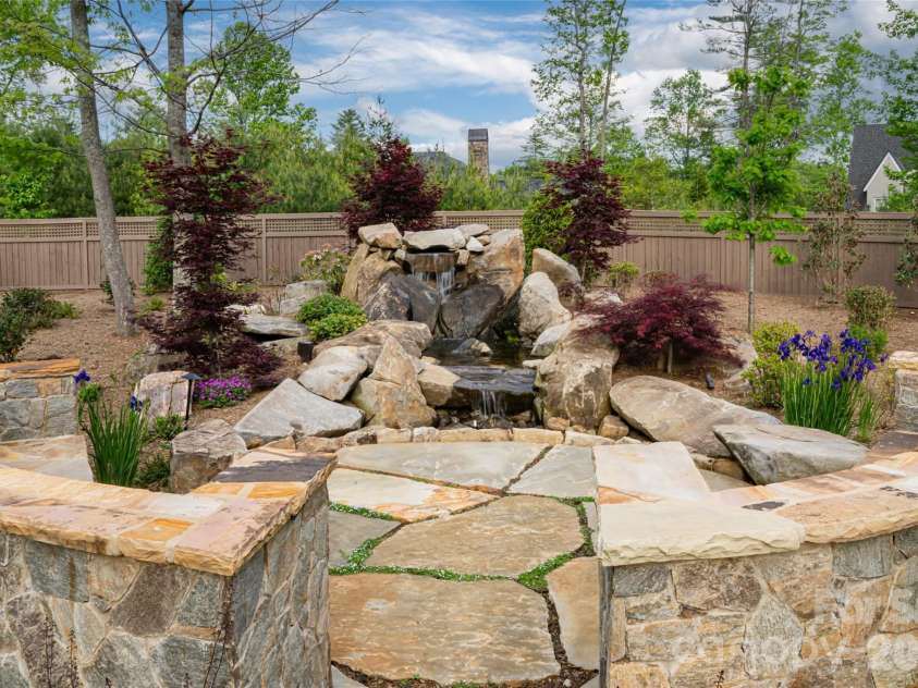 18 Fairsted Drive, Asheville, NC 28803.  MLS# CAR4377643, YatesRealty ID 19057. 