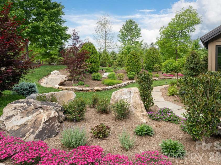 18 Fairsted Drive, Asheville, NC 28803.  MLS# CAR4377643, YatesRealty ID 19057. 