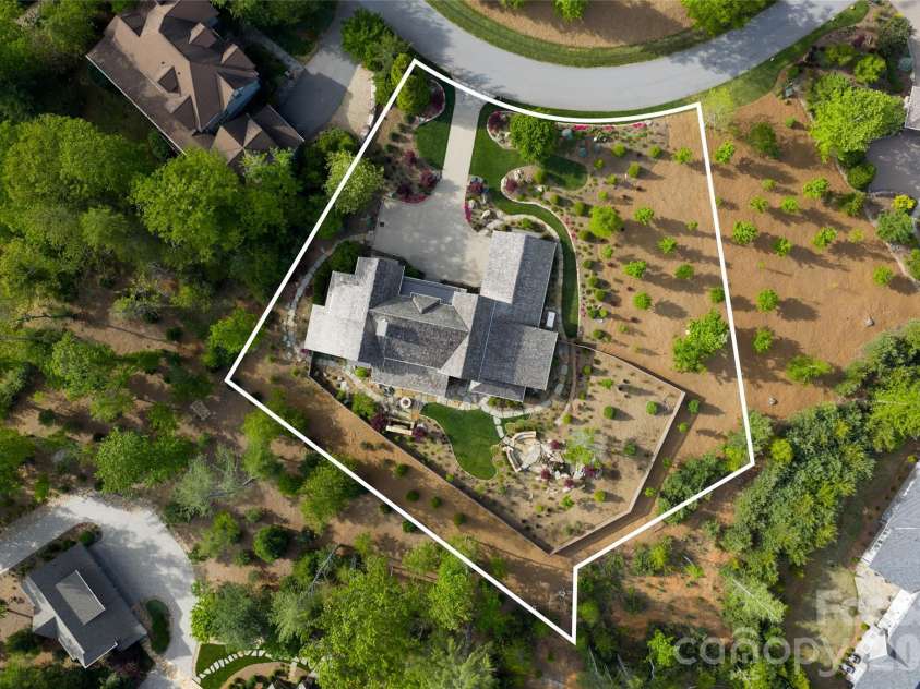 18 Fairsted Drive, Asheville, NC 28803.  MLS# CAR4377643, YatesRealty ID 19057. 