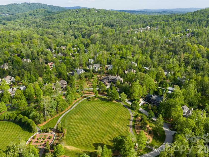 18 Fairsted Drive, Asheville, NC 28803.  MLS# CAR4377643, YatesRealty ID 19057. 