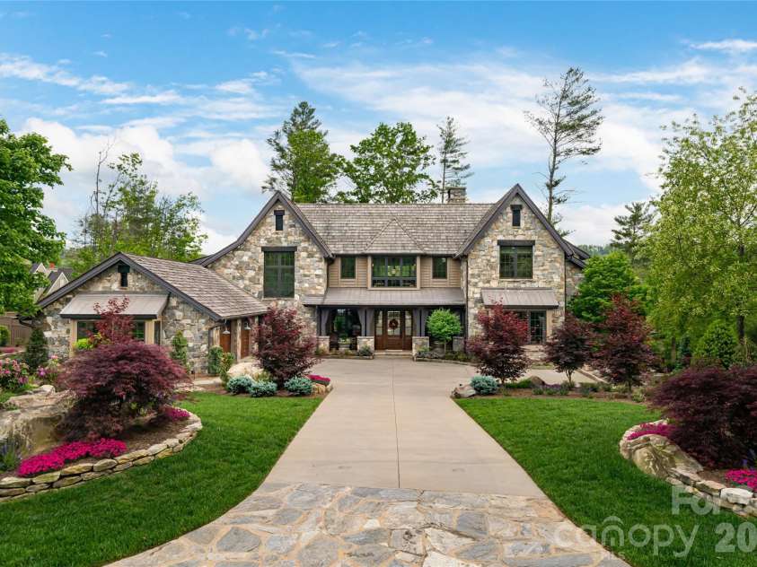 18 Fairsted Drive, Asheville, NC 28803.  MLS# CAR4377643, YatesRealty ID 19057. 