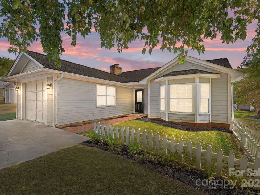 2912 Peachwood Court, Fort Mill, SC 29715.  MLS# CAR4312420, YatesRealty ID 1906. 