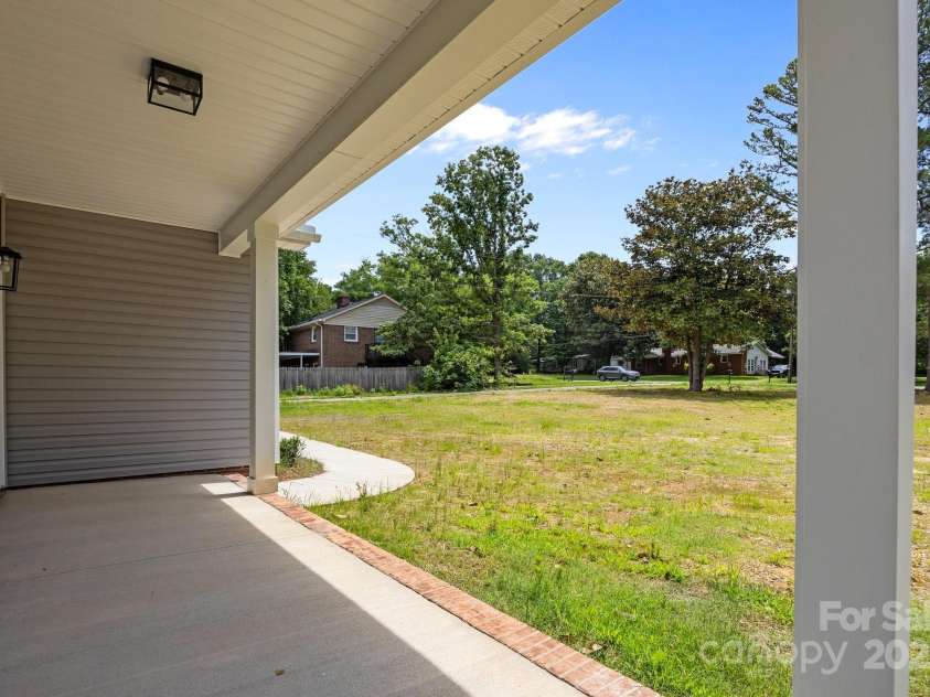 126 Aurora Boulevard, Matthews, NC 28105.  MLS# CAR4268885, YatesRealty ID 19062. 
