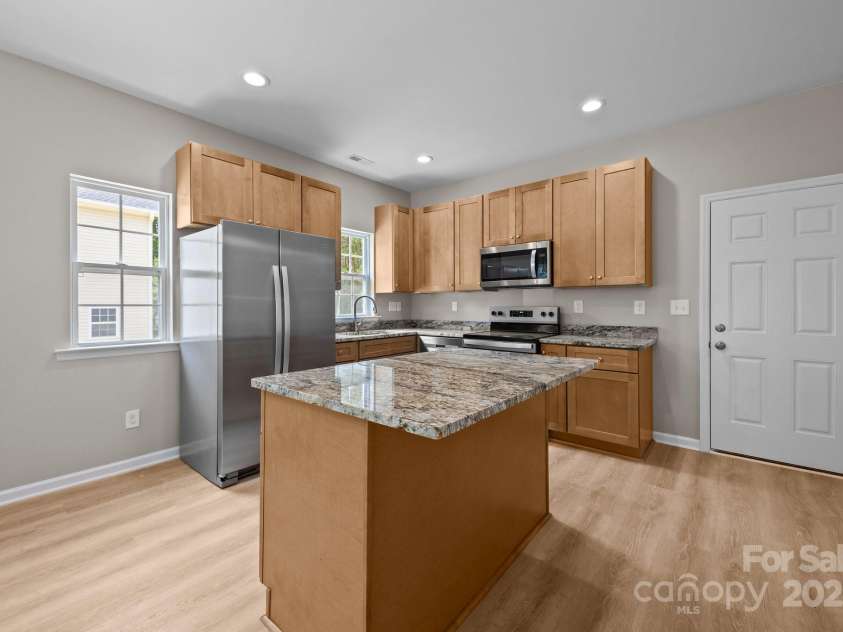126 Aurora Boulevard, Matthews, NC 28105.  MLS# CAR4268885, YatesRealty ID 19062. 
