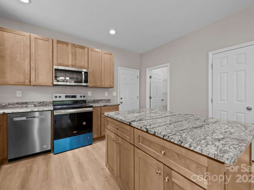 126 Aurora Boulevard, Matthews, NC 28105.  MLS# CAR4268885, YatesRealty ID 19062. 
