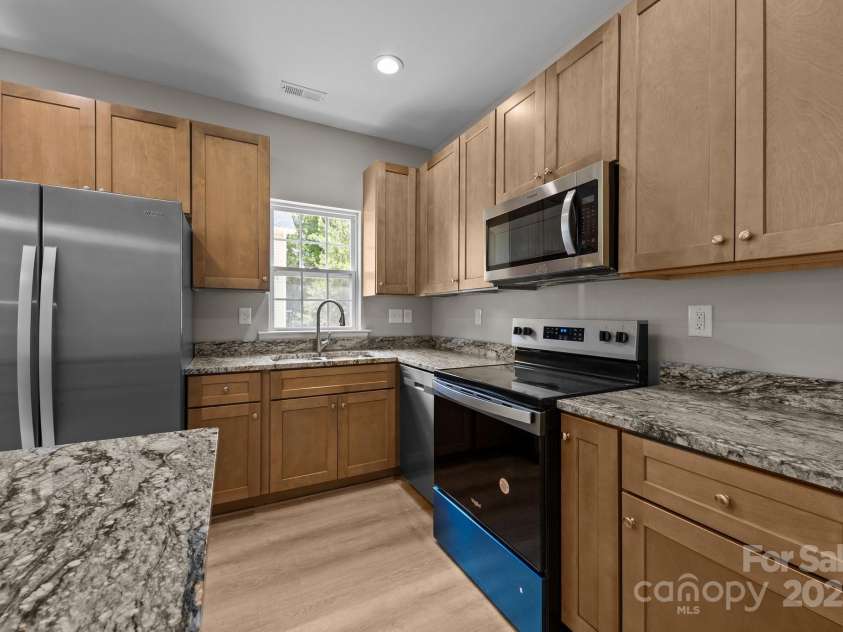 126 Aurora Boulevard, Matthews, NC 28105.  MLS# CAR4268885, YatesRealty ID 19062. 