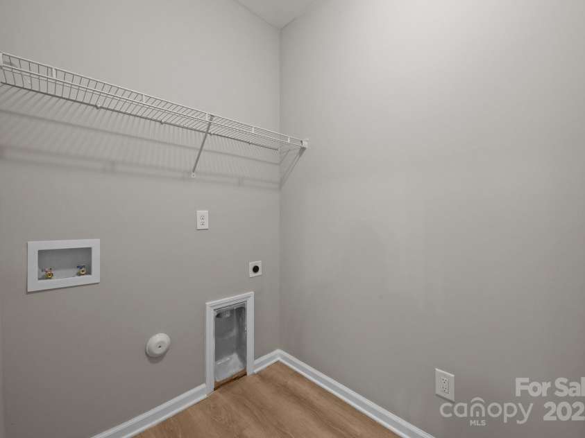126 Aurora Boulevard, Matthews, NC 28105.  MLS# CAR4268885, YatesRealty ID 19062. 
