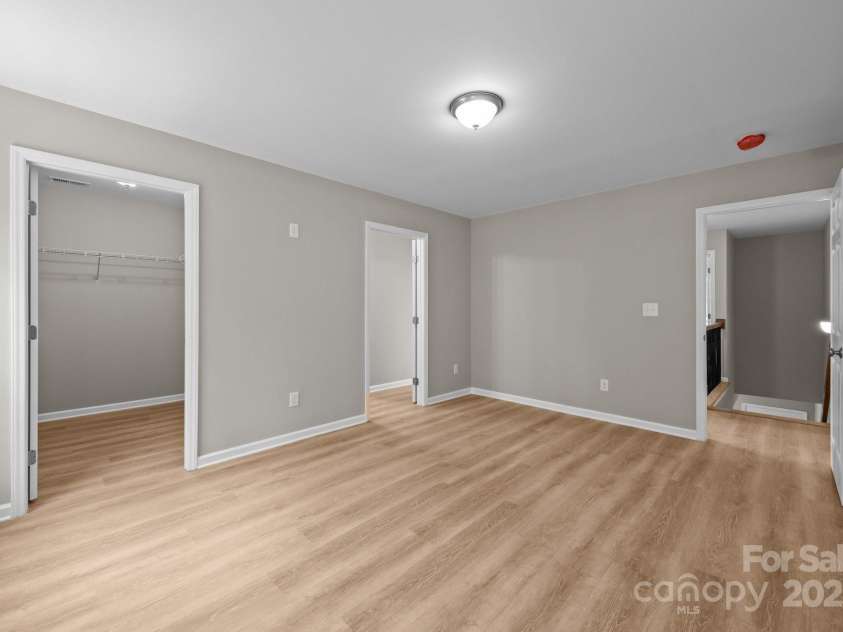 126 Aurora Boulevard, Matthews, NC 28105.  MLS# CAR4268885, YatesRealty ID 19062. 
