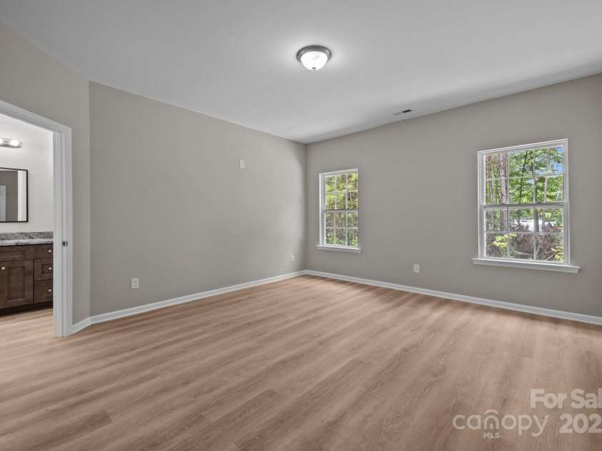 126 Aurora Boulevard, Matthews, NC 28105.  MLS# CAR4268885, YatesRealty ID 19062. 