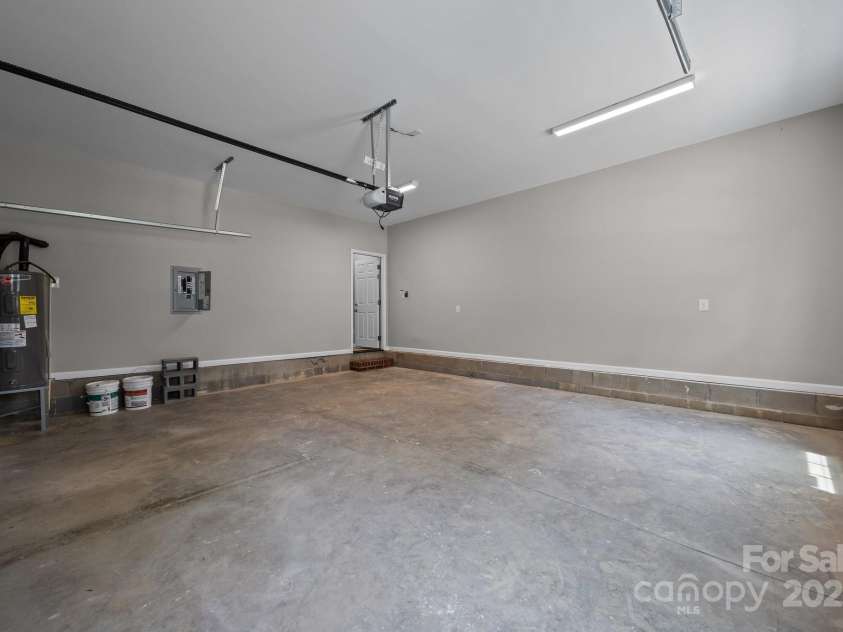 126 Aurora Boulevard, Matthews, NC 28105.  MLS# CAR4268885, YatesRealty ID 19062. 