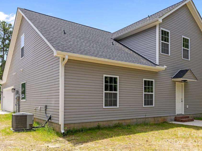 126 Aurora Boulevard, Matthews, NC 28105.  MLS# CAR4268885, YatesRealty ID 19062. 